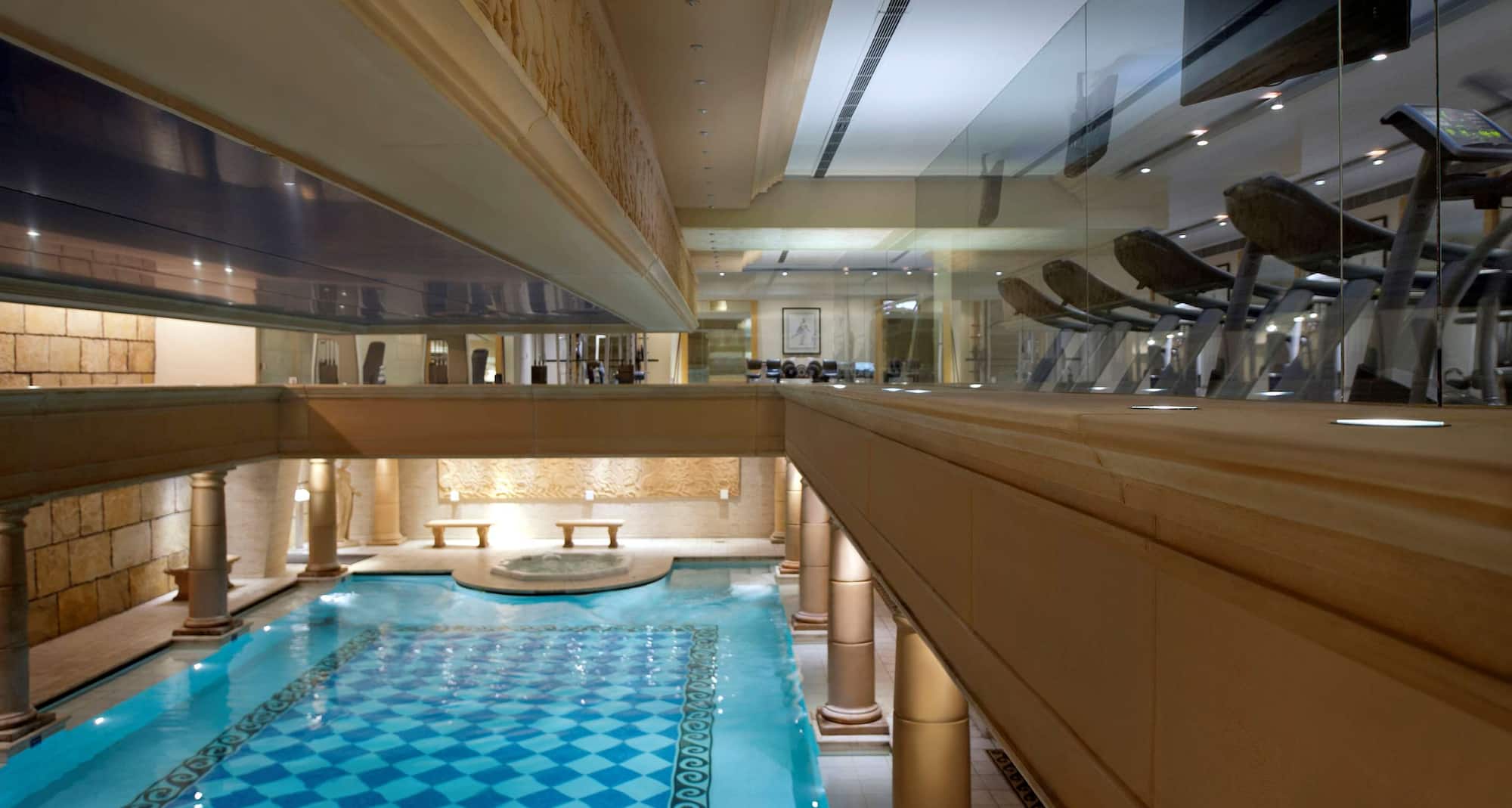 فندق راديسون بلو مارتينز، بيروت، نظرة عامة على النادي الصحي المجهز بصالة للألعاب الرياضية