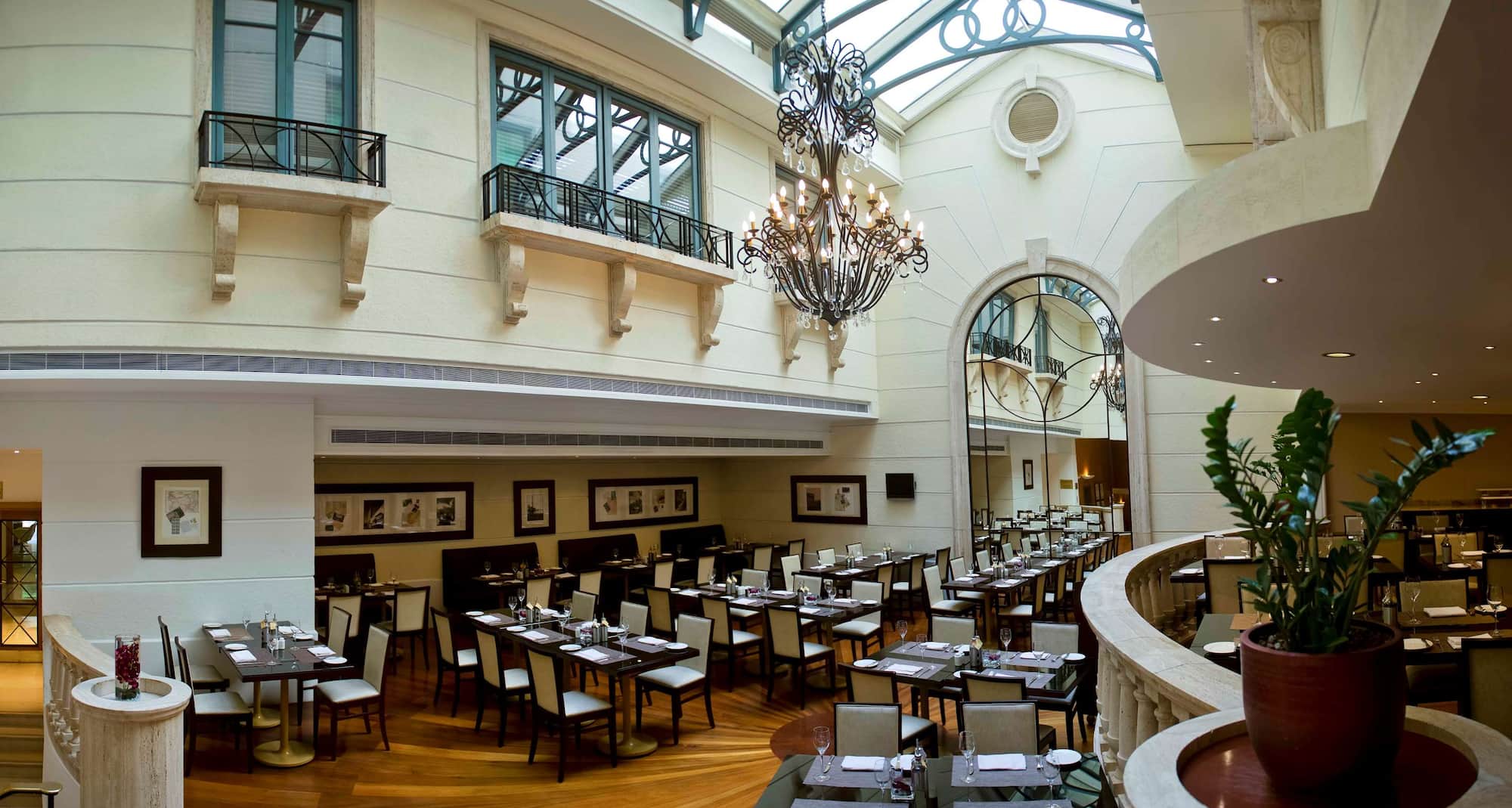 Radisson Blu Martinez Hotel, Beirut - Restaurante Olivos