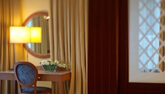 Radisson Blu Martinez Hotel, Beirut - Suite - Lounge Access