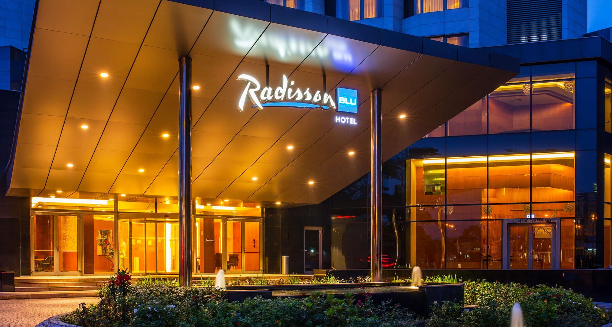 Radisson Blu Mand#39;Bamou Palace Hotel, Brazzaville - Hotel exterior entrance