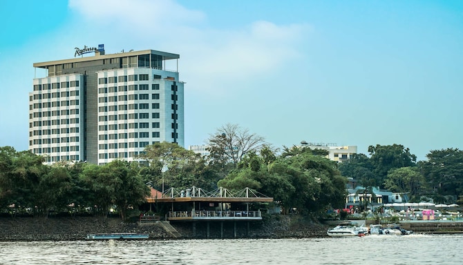 Radisson Blu M Bamou Palace Hotel, Brazzaville - Hotel exterior, view from the Congo River