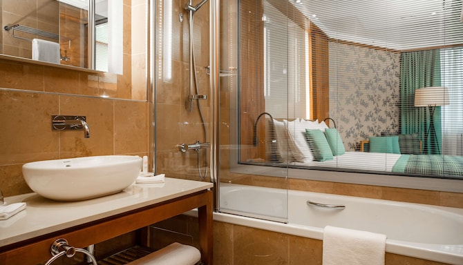 Radisson Blu M'Bamou Palace Hotel, Brazzaville - Guest Room bathroom