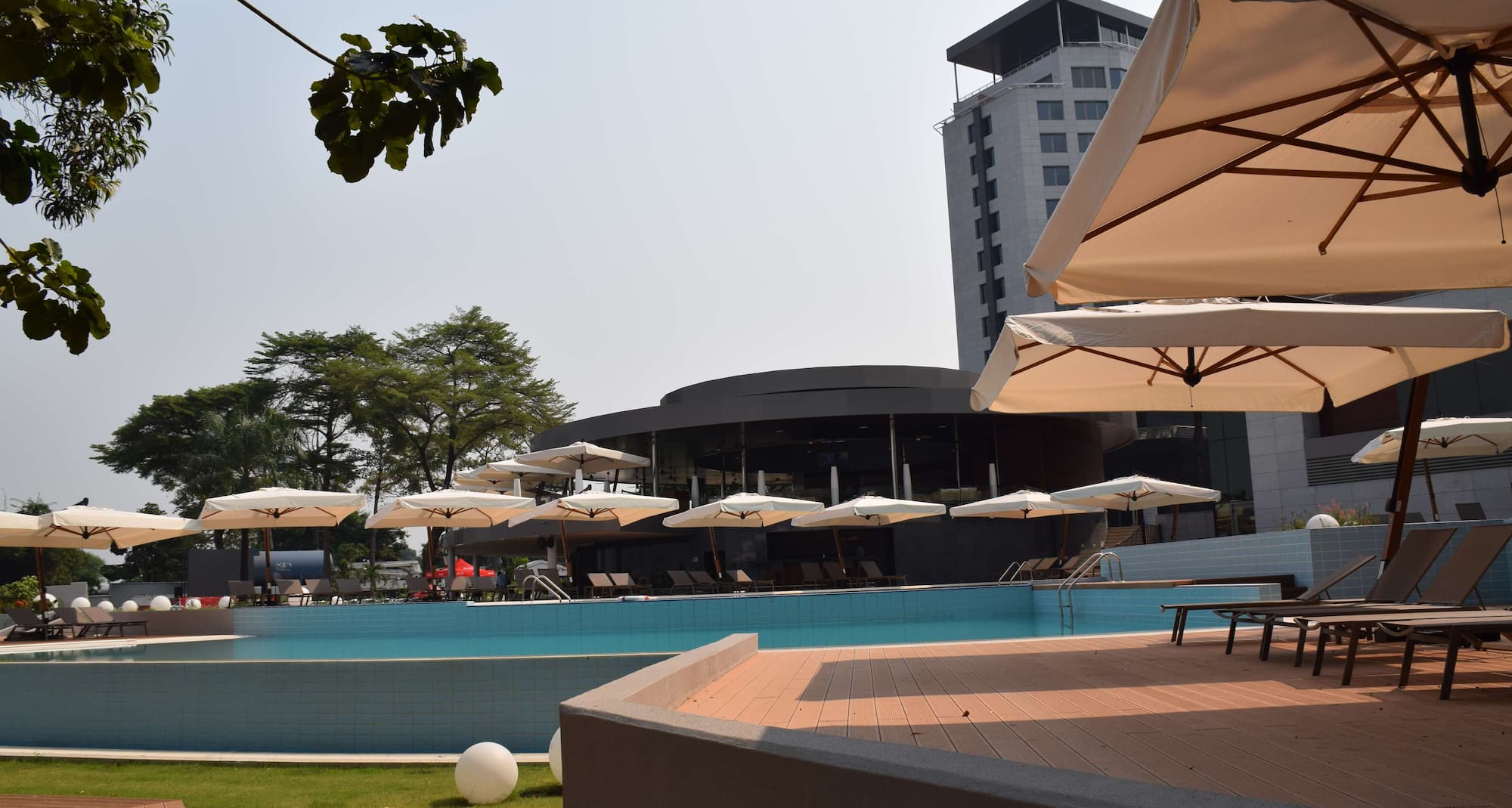 Radisson Blu M'Bamou Palace Hotel, Brazzaville - Pool side