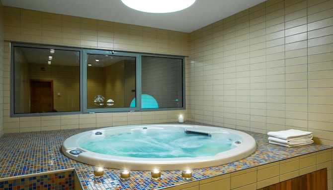 Radisson Blu M Bamou Palace Hotel, Brazzaville - Spa Hot tub