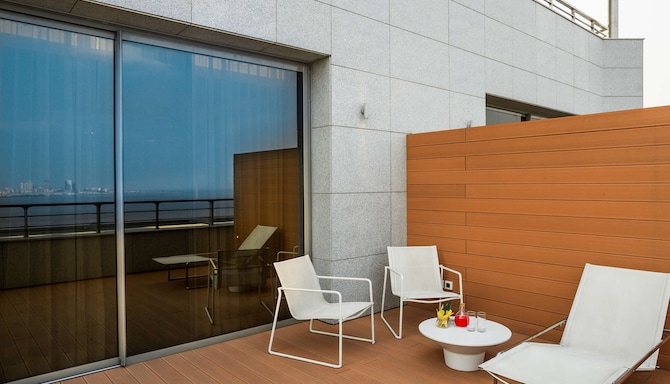 Radisson Blu M'Bamou Palace Hotel, Brazzaville - Suite Terrace