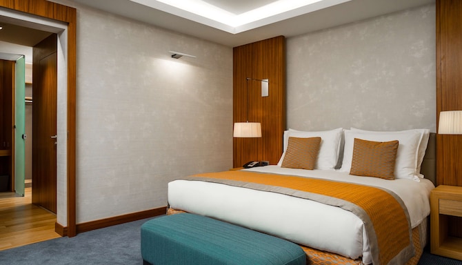 Radisson Blu M'Bamou Palace Hotel, Brazzaville - Royal Suite Bedroom