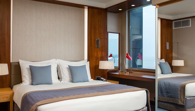 Radisson Blu M'Bamou Palace Hotel, Brazzaville - Executive Suite, Bedroom