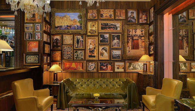 Radisson Blu MBD Hotel Noida - Bar Lounge