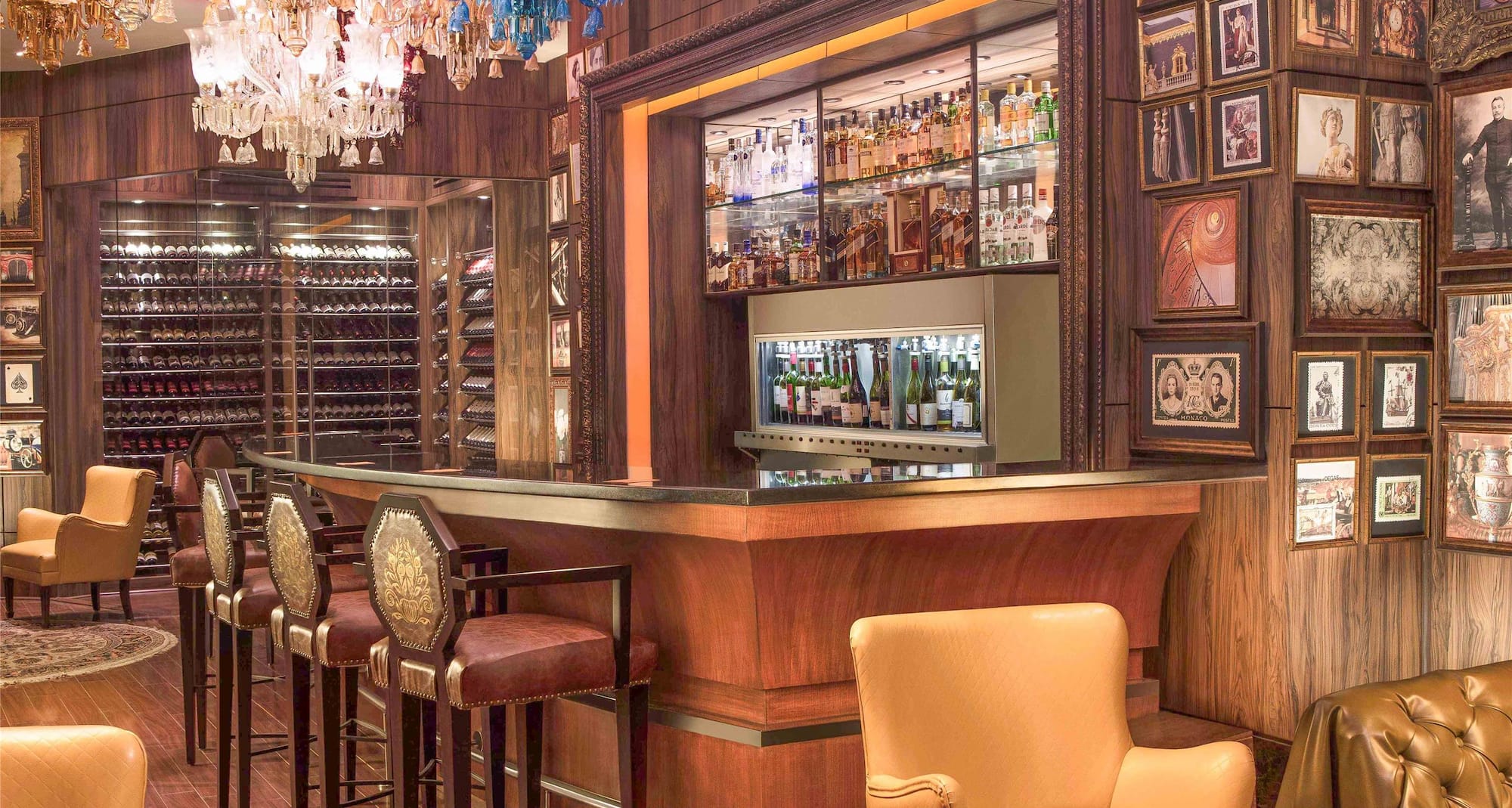 Radisson Blu MBD Hotel, Noida - Bar