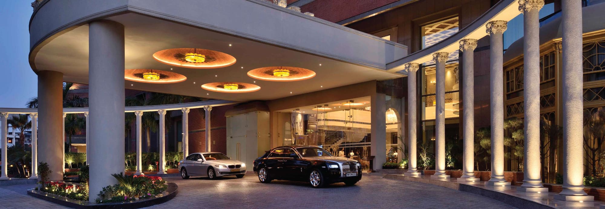 Radisson Blu MBD Hotel Noida - Porch