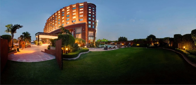 Radisson Blu MBD Hotel Noida - Exterior