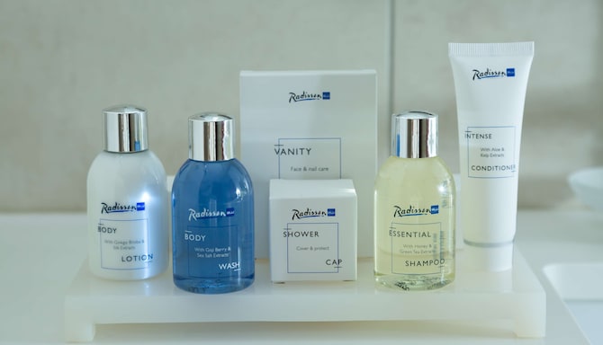 Radisson Blu MBD Hotel, Noida - Bathroom amenities
