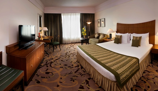Radisson Blu MBD Hotel Noida - Deluxe Room