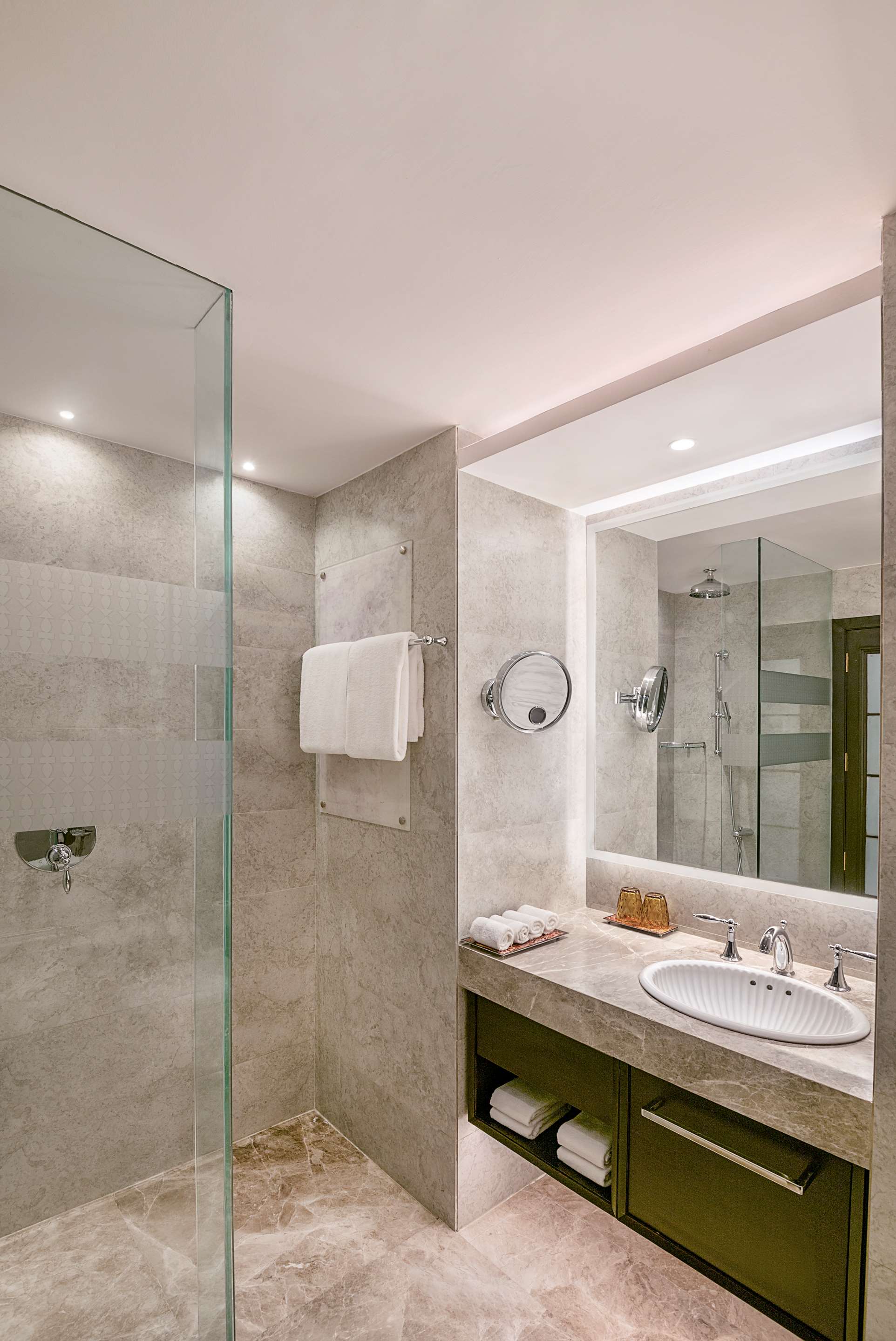 Book Hotel Rooms In Noida Radisson Blu