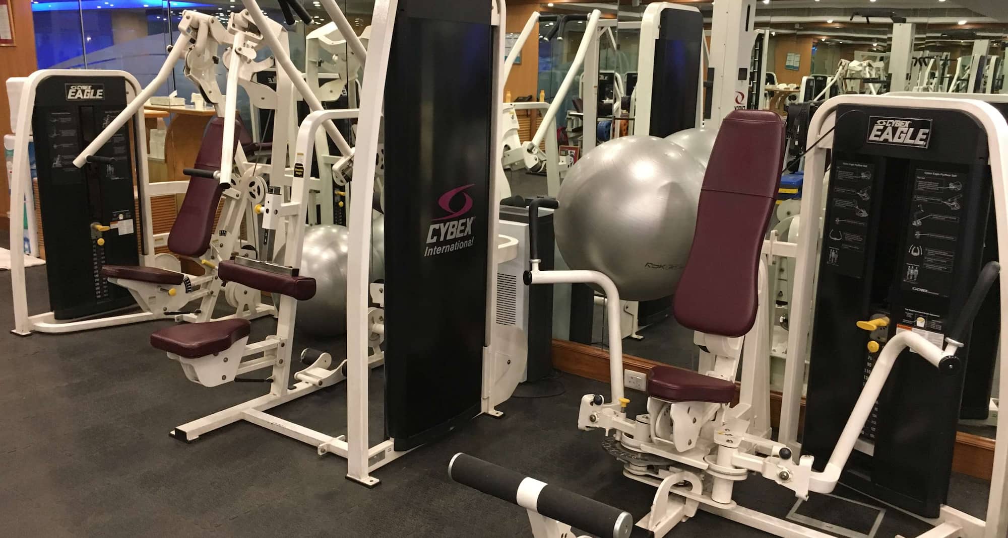 Radisson Blu MBD Hotel Noida - Gym