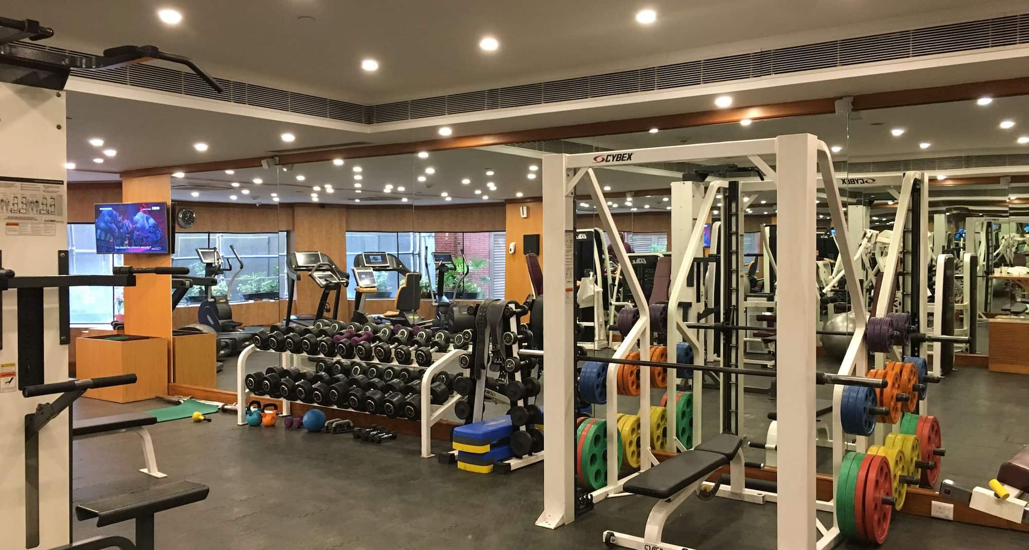 Radisson Blu MBD Hotel Noida - Gym