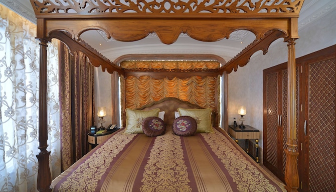 Radisson Blu MBD Hotel Noida - Prive Suite