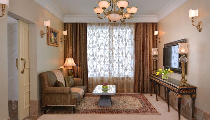 Radisson Blu MBD Hotel Noida - Prive Suite