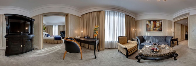 Radisson Blu MBD Hotel Noida - Executive Suite