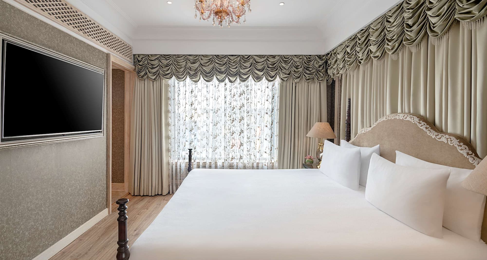 Radisson Blu MBD Hotel Noida - Executive Suite