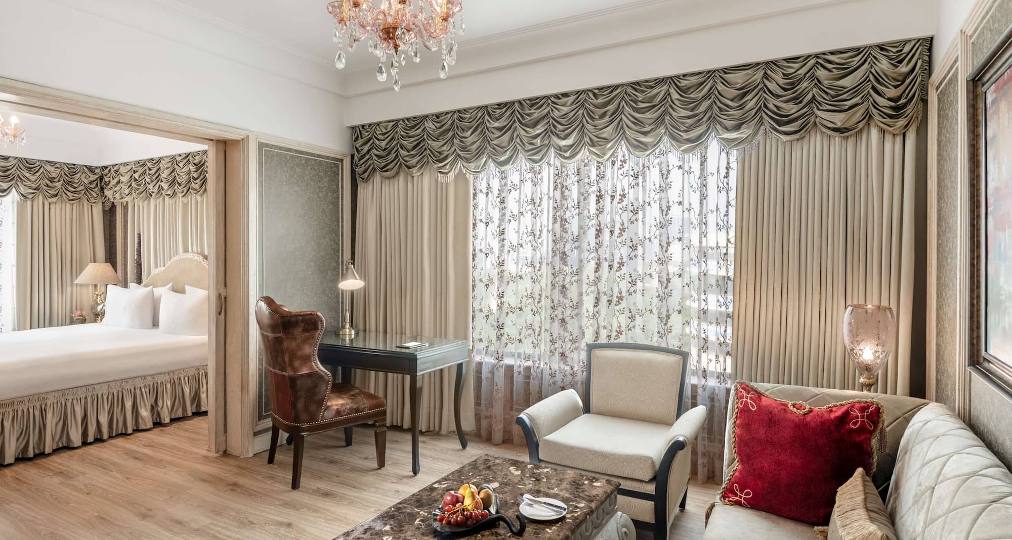 Radisson Blu MBD Hotel Noida - Executive Suite Living Room