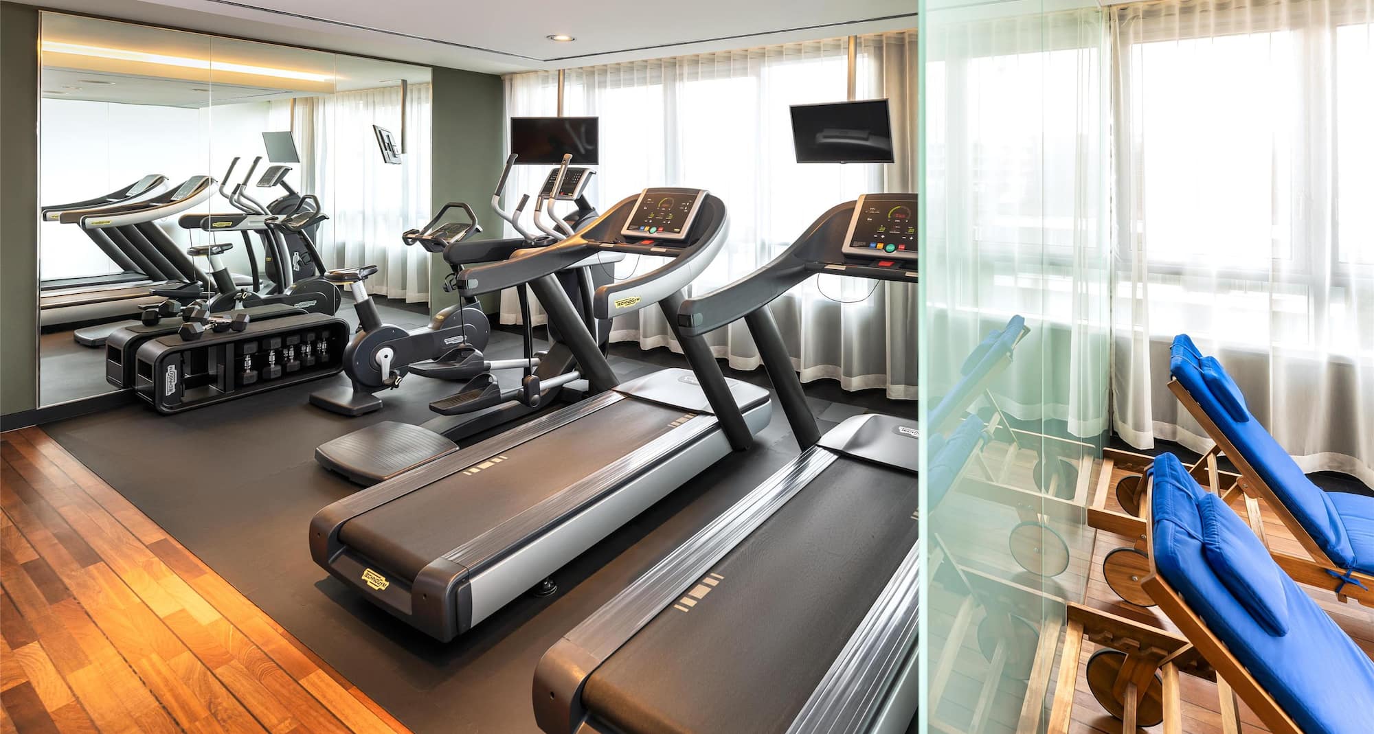 Radisson Blu Media Harbour Hotel, Dusseldorf - Fitness and Relaxation Area
