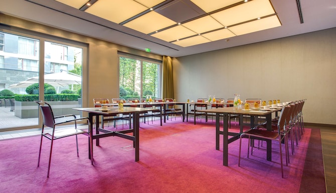 Boardroom I
