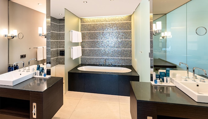 Radisson Blu Media Harbour Hotel, Dusseldorf