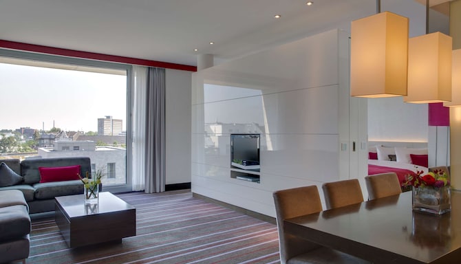 Radisson Blu Media Harbour Hotel, Düsseldorf – Suite