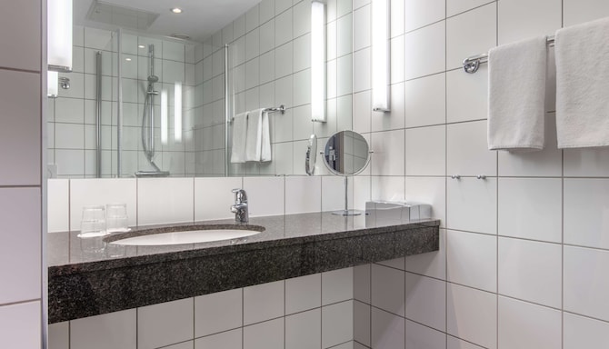 Radisson Blu Metropol Hotel, Helsingborg - Guest Room bathroom