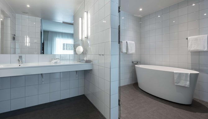 Radisson Blu Metropol Hotel, Helsingborg - Suite bathroom