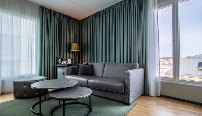 Radisson Blu Metropol Hotel, Helsingborg - Suite with separate living area