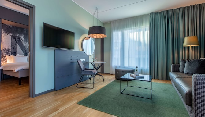 Radisson Blu Metropol Hotel, Helsingborg - Suite with separate living area