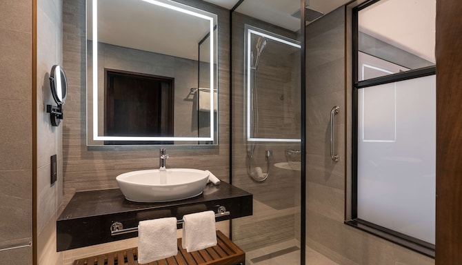 Radisson Blu Mosi-oa-Tunya Livingstone Resort - Premium Room with terrace & river view - bathroom