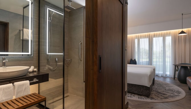 Radisson Blu Mosi-oa-Tunya Livingstone Resort - Premium Room with terrace & river view - bathroom