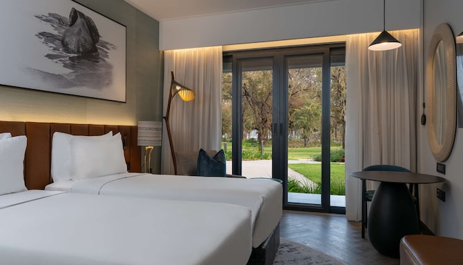 Radisson Blu Mosi-oa-Tunya Livingstone Resort - Premium Room with terrace & river view - twin beds