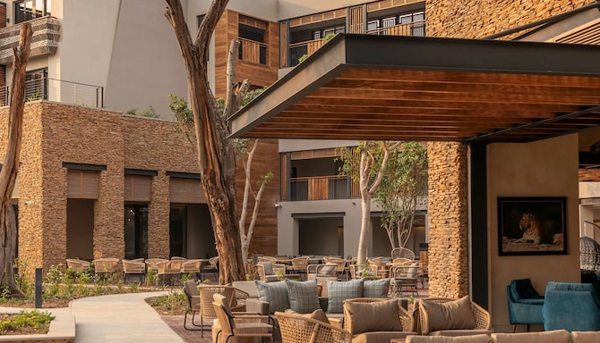Radisson Blu Mosi-oa-Tunya Livingstone Resort-oa-Tunya Livingstone Resort - Coffee Bar Lounge