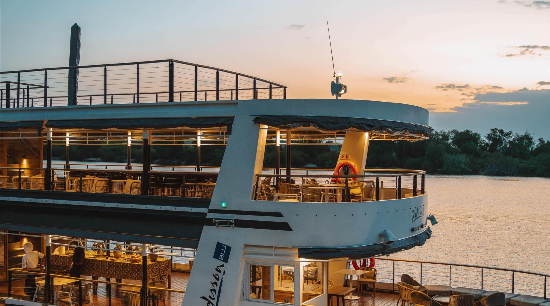 Radisson Blu Mosi-oa-Tunya Livingstone Resort - Dining boat