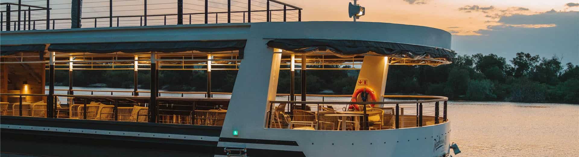 Radisson Blu Mosi-oa-Tunya Livingstone Resort - Dining boat