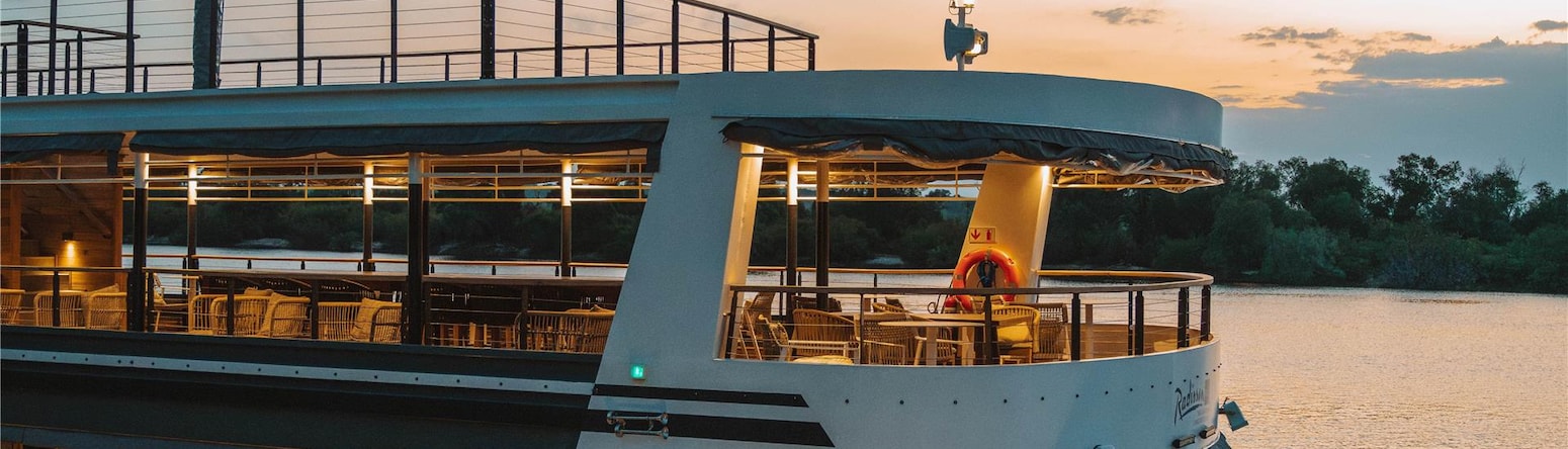 Radisson Blu Mosi-oa-Tunya Livingstone Resort - Dining boat