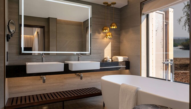 Radisson Blu Mosi-oa-Tunya Livingstone Resort - Royal Villa with terrace & Zambezi River view - bathroom