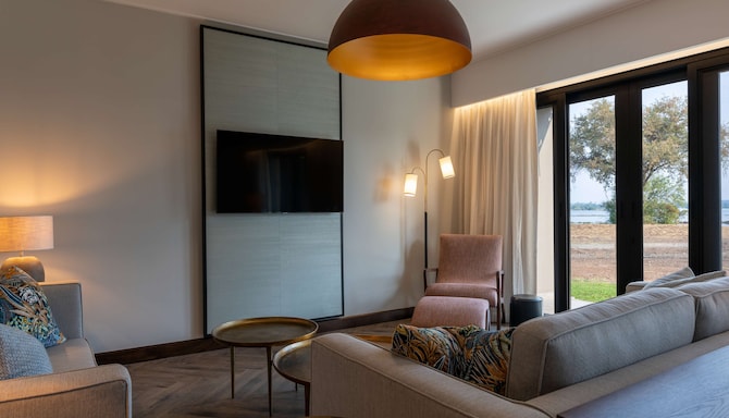 Radisson Blu Mosi-oa-Tunya Livingstone Resort - Two Bedroom Presidential Villa with terrace