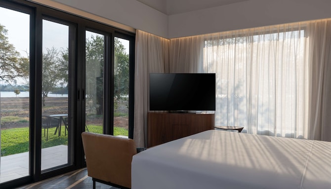 Radisson Blu Mosi-oa-Tunya Livingstone Resort - Two Bedroom Presidential Villa with terrace