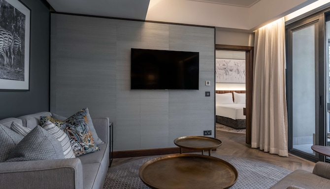 Radisson Blu Mosi-oa-Tunya Livingstone Resort - Premium Suite with terrace & Zambezi River view