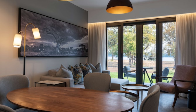 Radisson Blu Mosi-oa-Tunya Livingstone Resort-oa-Tunya Livingstone Resort - Villa Suite with terrace & Zimbabwe River view