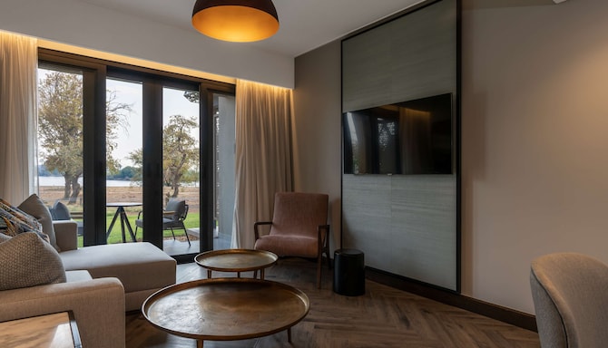 Radisson Blu Mosi-oa-Tunya Livingstone Resort-oa-Tunya Livingstone Resort - Villa Suite with terrace & Zimbabwe River view