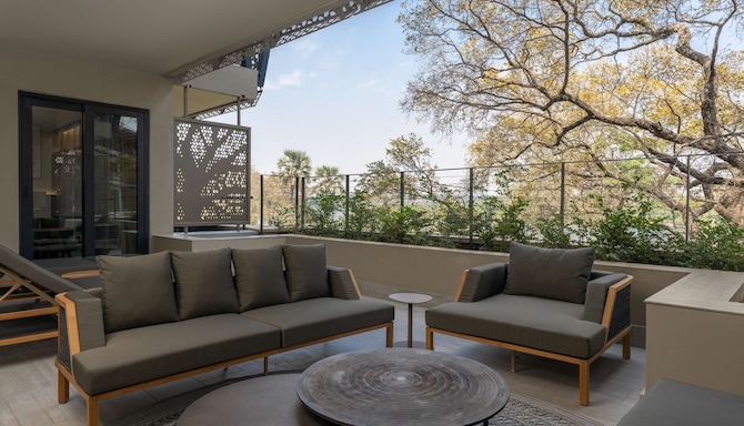 Radisson Blu Mosi-oa-Tunya Livingstone Resort - Premium Suite with terrace & Zambezi River view