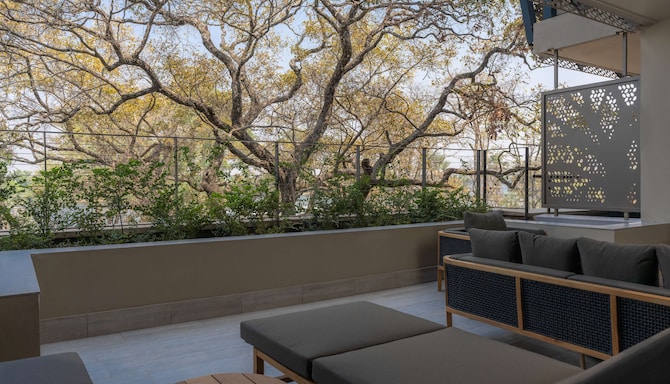 Radisson Blu Mosi-oa-Tunya Livingstone Resort - Premium Suite with terrace & Zambezi River view