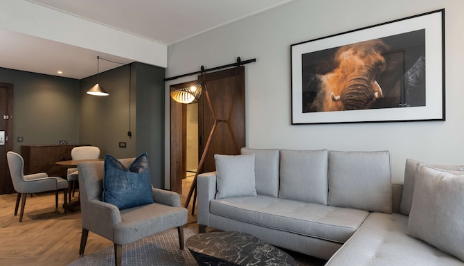 Radisson Blu Mosi-oa-Tunya Livingstone Resort - Suite with Terrace - Zimbabwe River View