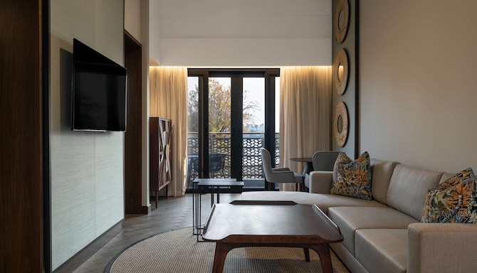 Radisson Blu Mosi-oa-Tunya Livingstone Resort-oa-Tunya Livingstone Resort - Villa Suite with terrace & Zimbabwe River view